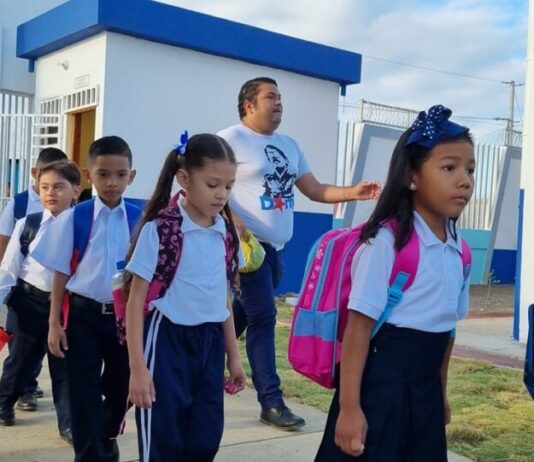 RECLAMO: Con actos inician año escolar en el país; hubieron protestas