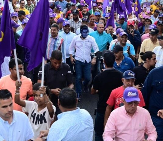 POLITICA: Danilo Medina juramenta a 1,150 nuevos miembros del PLD en Barahona