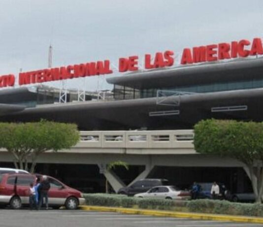 RIESGO: Intentó viajar a España con 5 kilos de cocaína en pantalones jeans, pero fue detenida en el AILA