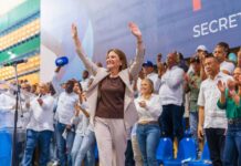 Apoyo a Carolina: Dirigentes del PRM llegan al acto de Carolina Mejía en el Coliseo Teo Cruz