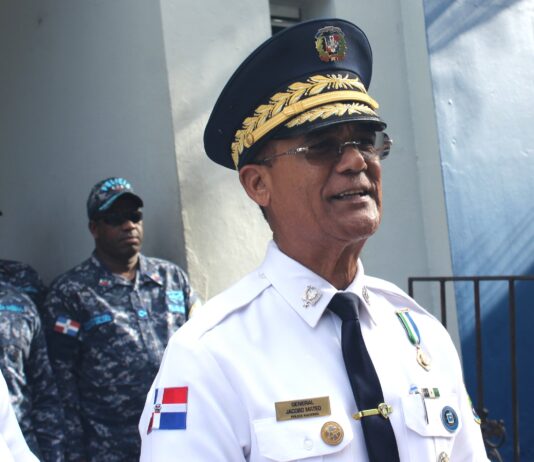 PN: Mateo Moquete sufre accidente y director de Policía lo visita