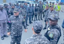INTERCAMBIO: Policia lleva chapeo bajito contra las personas que lo enfrenten