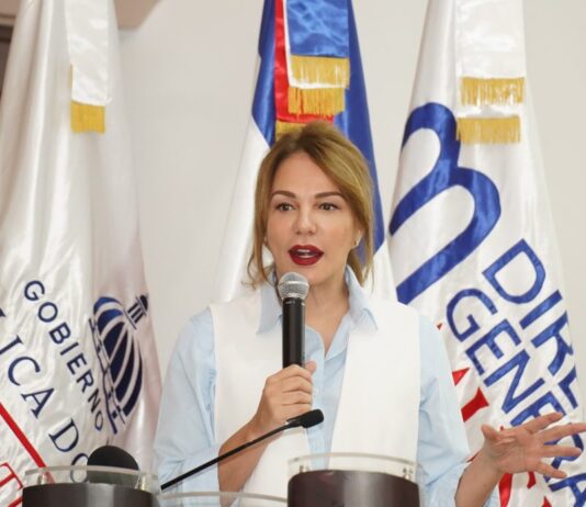 Criticaba el Gobierno de Danilo: De la sátira opositora a los cuestionamientos en Cultura; el corto recorrido político de Milagros Germán
