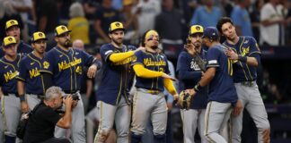 MLB: Milwaukee humilla 10-1 a los Rays y se colocan a una victoria de primer titulo de Serie Mundial