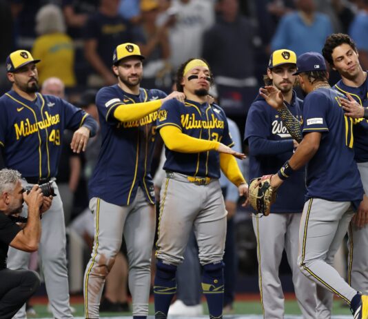 MLB: Milwaukee humilla 10-1 a los Rays y se colocan a una victoria de primer titulo de Serie Mundial